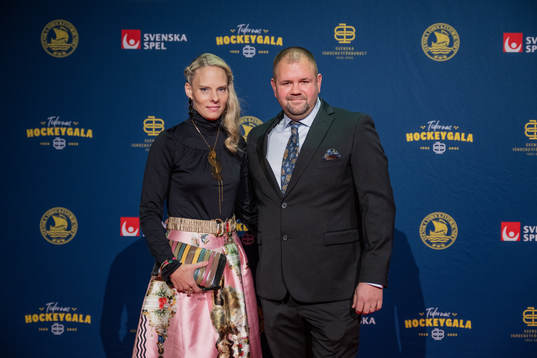 Katarina Timglas med sällskap på röda mattan