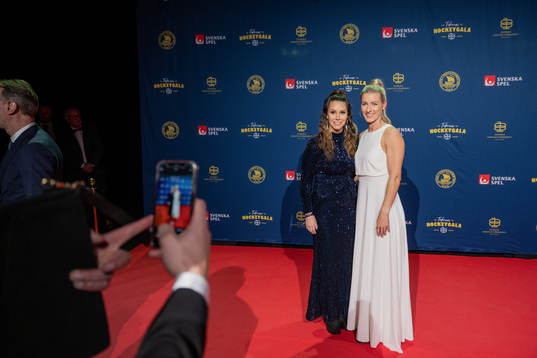Valentina Lizana Wallner och Danijela Rundqvist på röda