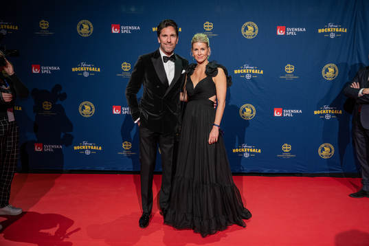 Henrik Lundqvist med fru Therese Andersson på röda mattan