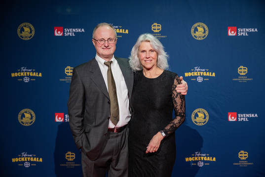 Anders Eldebrink med sällskap på röda mattan