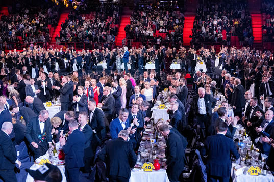 Stående ovationer för Börje Salming
