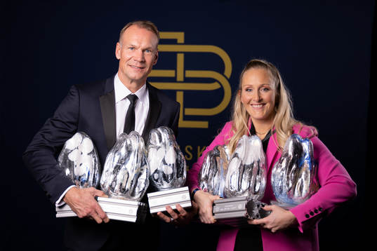 Nicklas Lidström med sina priser Tidernas spelare,