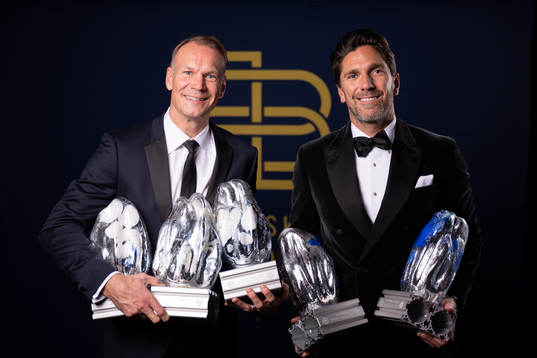 Nicklas Lidström med sina priser Tidernas spelare,