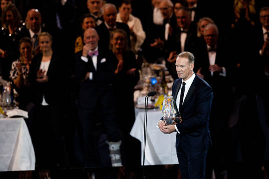 Nicklas Lidström tilldelas priset Tidernas Spelare