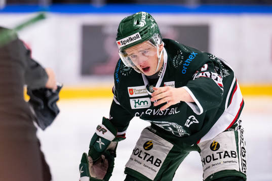 Tingsryds Isak Hellerstedt har näsblod
