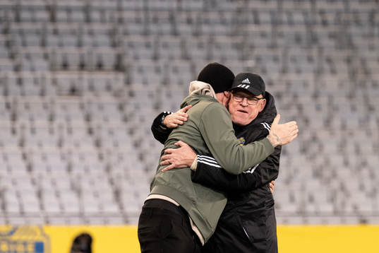 Pontus Jansson and head coach Janne Andersson of the