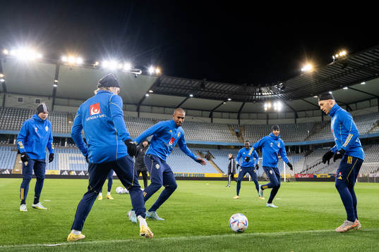 Emil Forsberg, Isak Hien and Magnus Eriksson of the Swedish