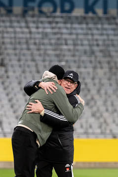 Pontus Jansson and head coach Janne Andersson of the