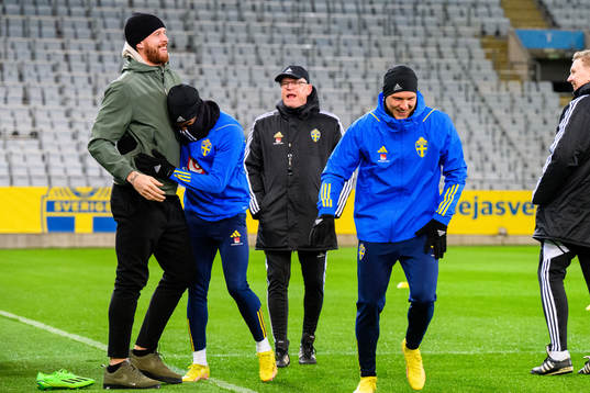 Former player Pontus Jansson and Anthony Elanga and Ludwig