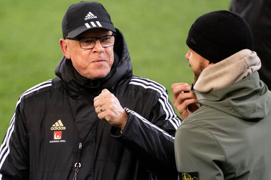 Pontus Jansson and head coach Janne Andersson of the
