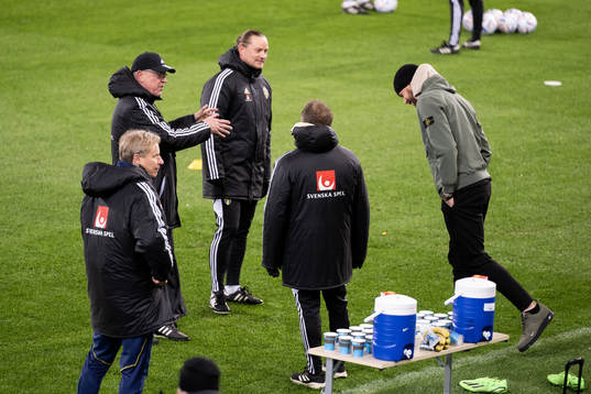 Pontus Jansson and head coach Janne Andersson of the
