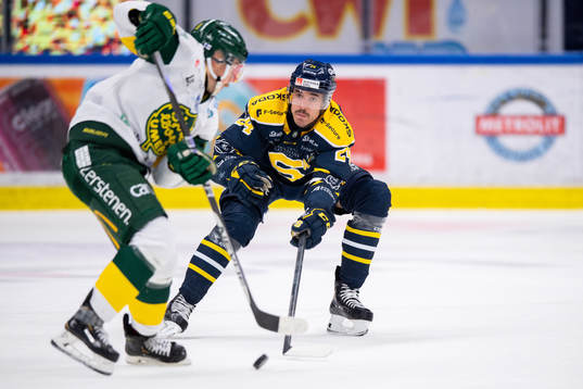 Björklövens Joel Mustonen och Södertäljes Jacob