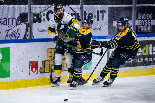 Björklövens Daniel Rahimi och Södertäljes Ludvig