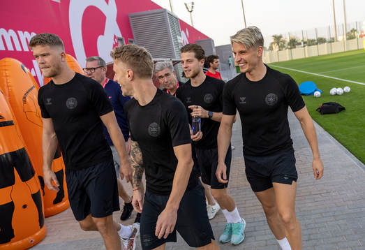 [DK=20221118: Herrelandsholdet træner i Doha, Qatar -