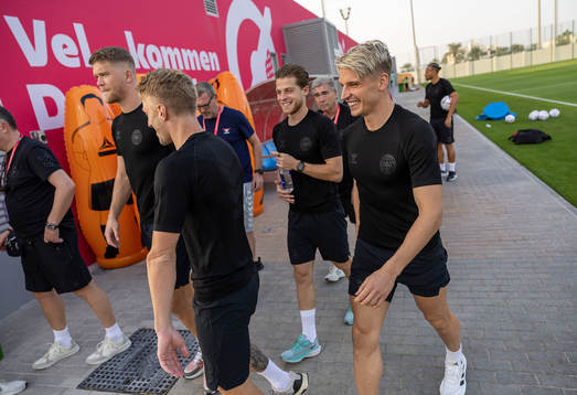 [DK=20221118: Herrelandsholdet træner i Doha, Qatar -