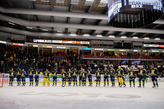 Södertäljes spelare jublar