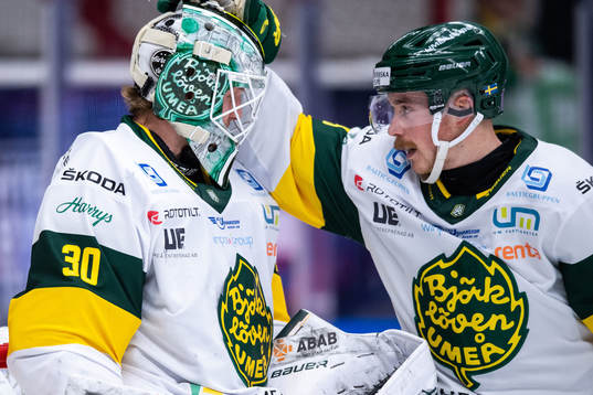 Björklövens målvakt Joona Voutilainen och Joel Mustonen