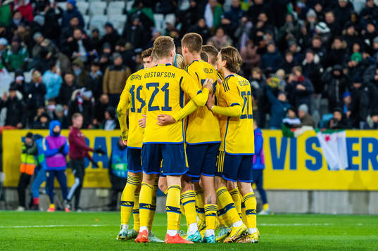 Emil Forsberg of Sweden celebrates with team mates