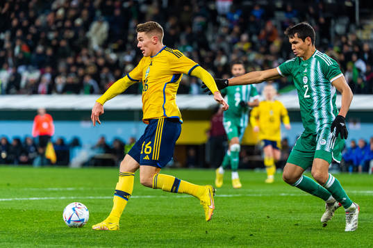 Viktor Gyökeres of Sweden and Aissa Mandi of Algeria