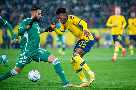 Anthony Elanga of Sweden and Ahmed Touba of Algeria
