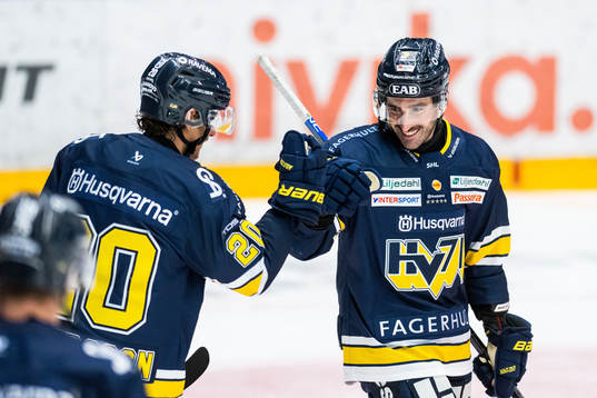 HV71s Joseph Laleggia jublar