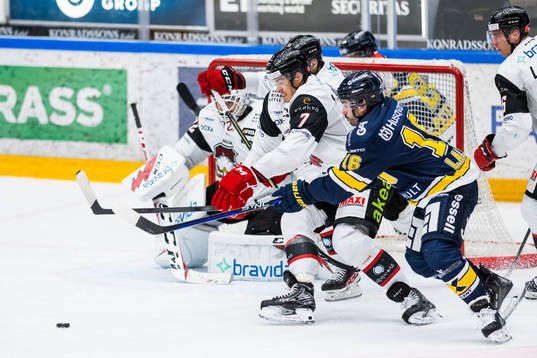 Malmö Redhawks Oliver Lauridsen och HV71s Joseph Laleggia