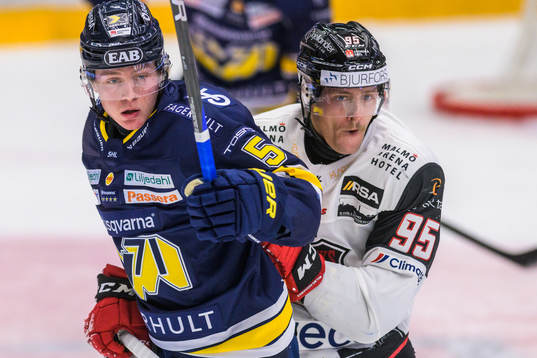 HV71s Victor Sjöholm och Malmö Redhawks Carl Persson