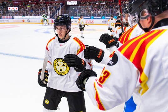 Brynäs William Strömgren jublar