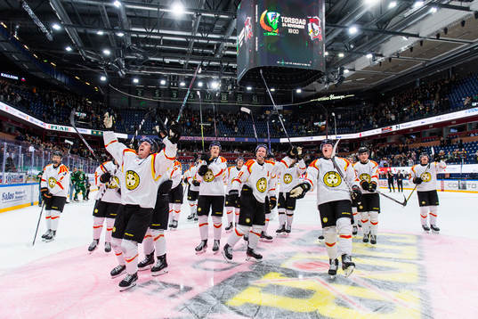 Brynäs spelare jublar