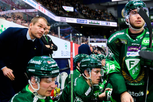 Färjestads huvudtränare Tomas Mitell, Marcus Nilsson,