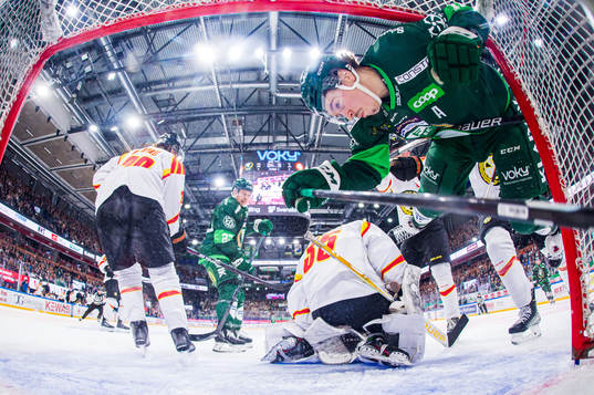 Färjestads Joakim Nygård på besök i Brynäs målbur