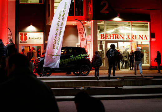 Långa köer utanför Behrn Arena