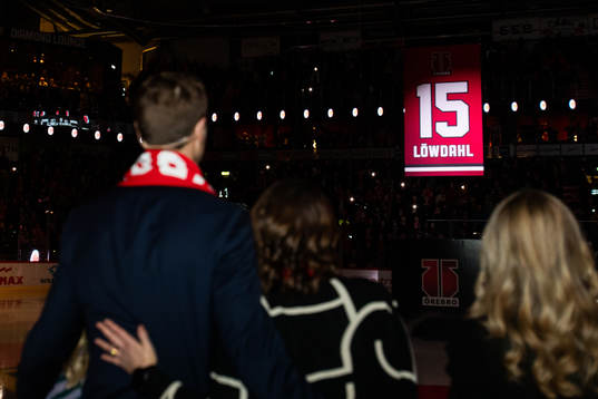 Tidigare örebrospelaren Henrik Löwdahl får sin tröja