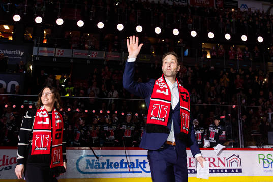 Tidigare örebrospelaren Henrik Löwdahl får sin tröja