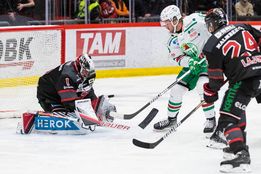 Örebros målvakt Jhonas Enroth och Rögles Anton Bengtsson