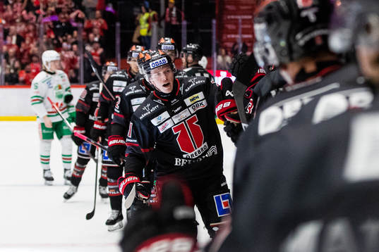 Örebros Linus Öberg jublar