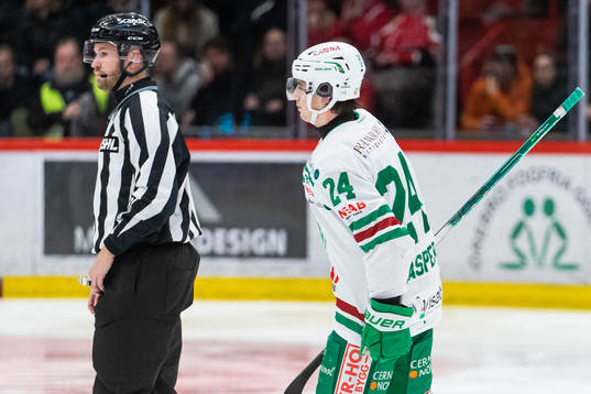 Rögles Marco Kasper lämnar isen