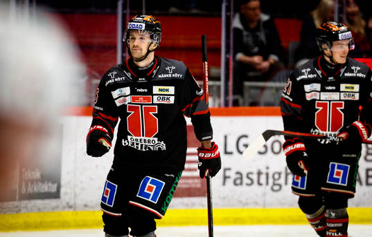 Örebros Filip Berglund jublar vid 4-0