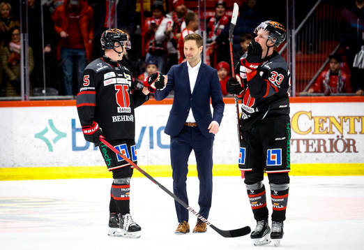 Örebros Henrik Löwdahl jublar med Gustav Backström och