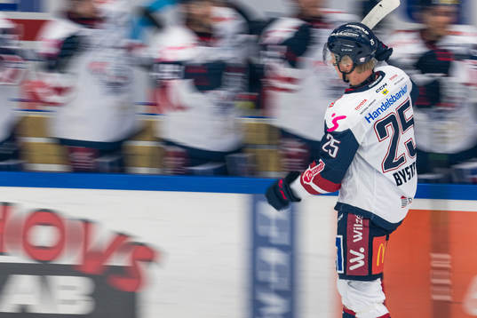 Linköpings Filip Bystedt jublar