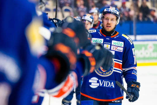 Växjös Kalle Kossila jublar