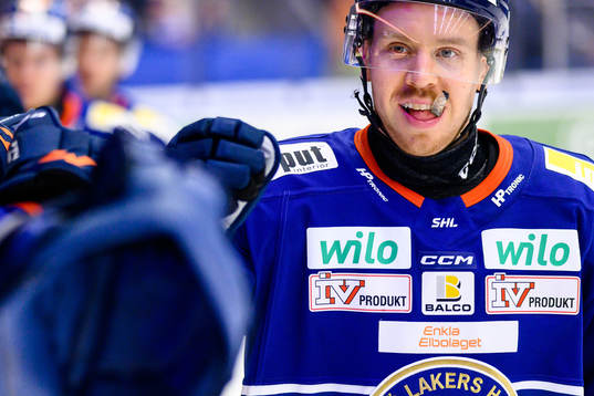 Växjös Kalle Kossila jublar