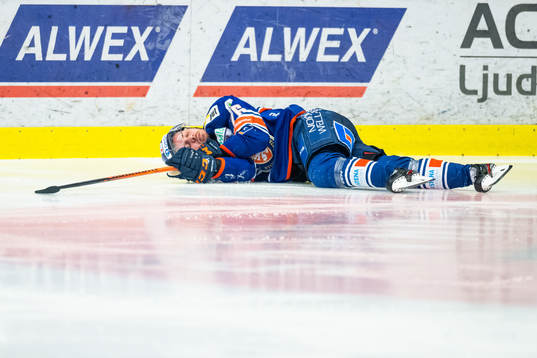 Växjös Joel Kellman ligger ner