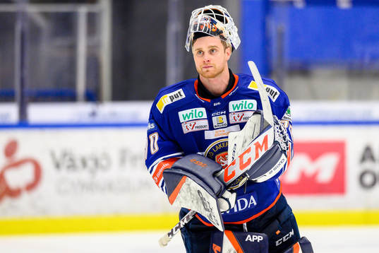 Växjös målvakt Adam Åhman jublar