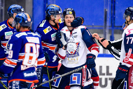Irriterat mellan Växjös Keegan Lowe och Linköpings