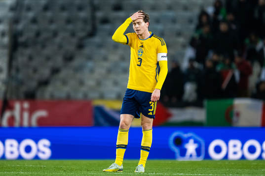 Victor Nilsson Lindelöf of Sweden looks dejected