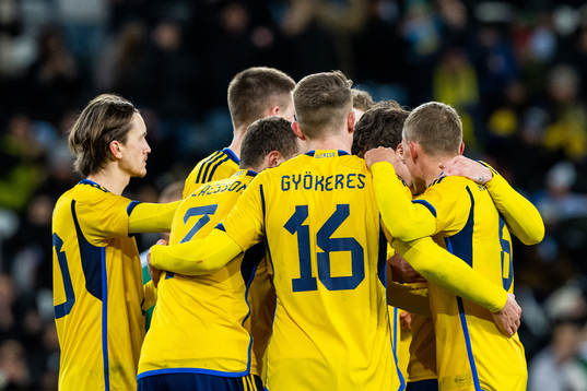 Emil Forsberg of Sweden celebrates with team mates