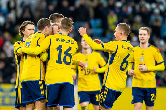 Emil Forsberg of Sweden celebrates with team mates