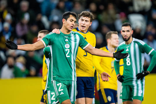 Aissa Mandi of Algeria and Victor Nilsson Lindelöf of