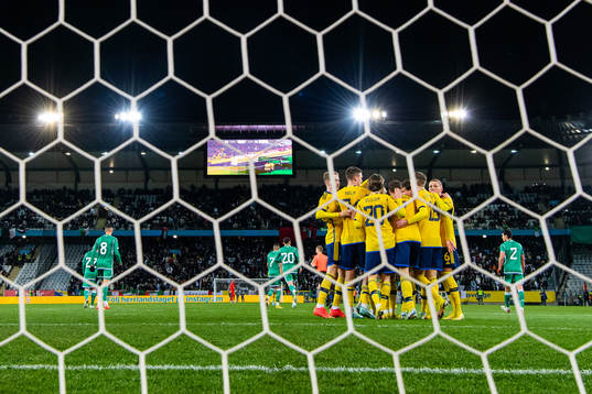 Emil Forsberg of Sweden celebrates with team mates